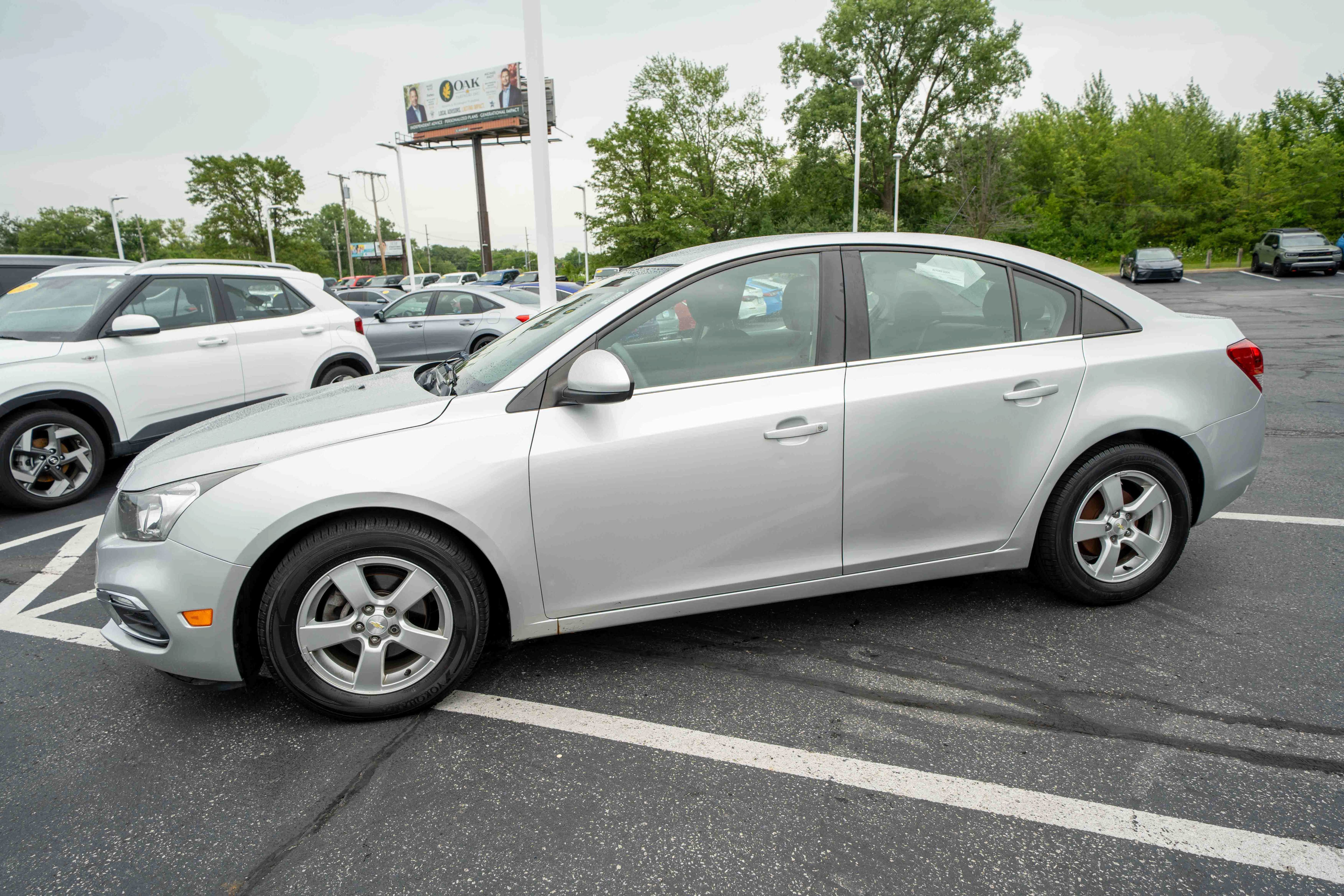 Used 2016 Chevrolet Cruze LT FWD image 3