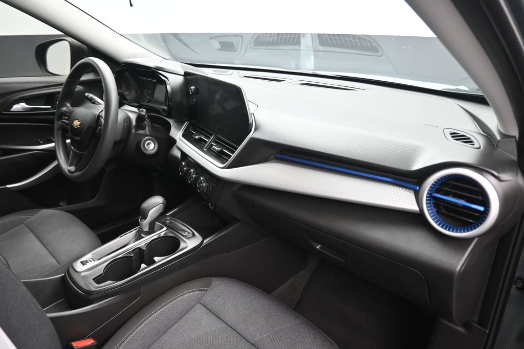 Used 2025 Chevrolet Trax LS FWD image 36