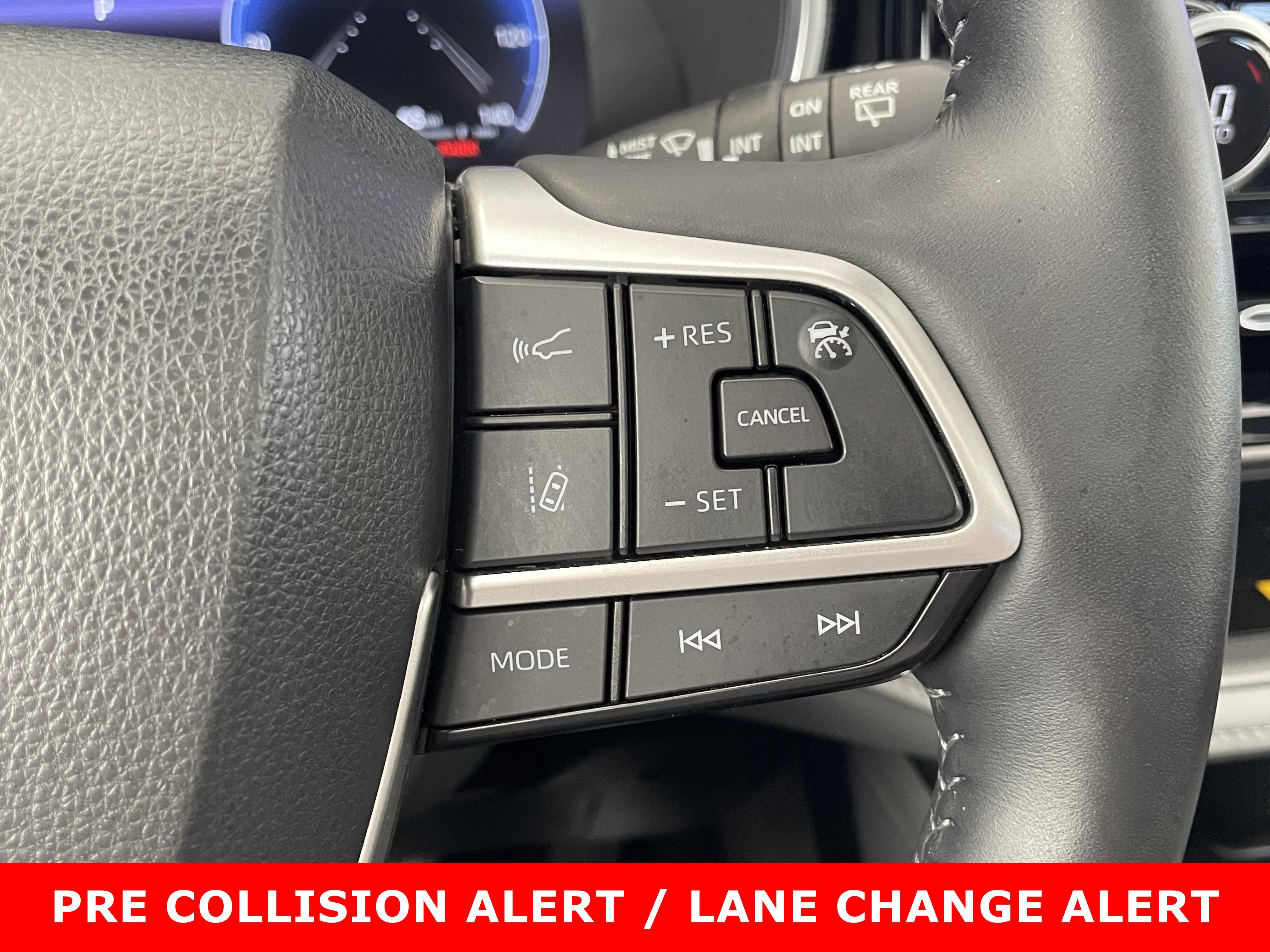 Used 2024 Toyota Highlander Limited AWD/4WD image 27