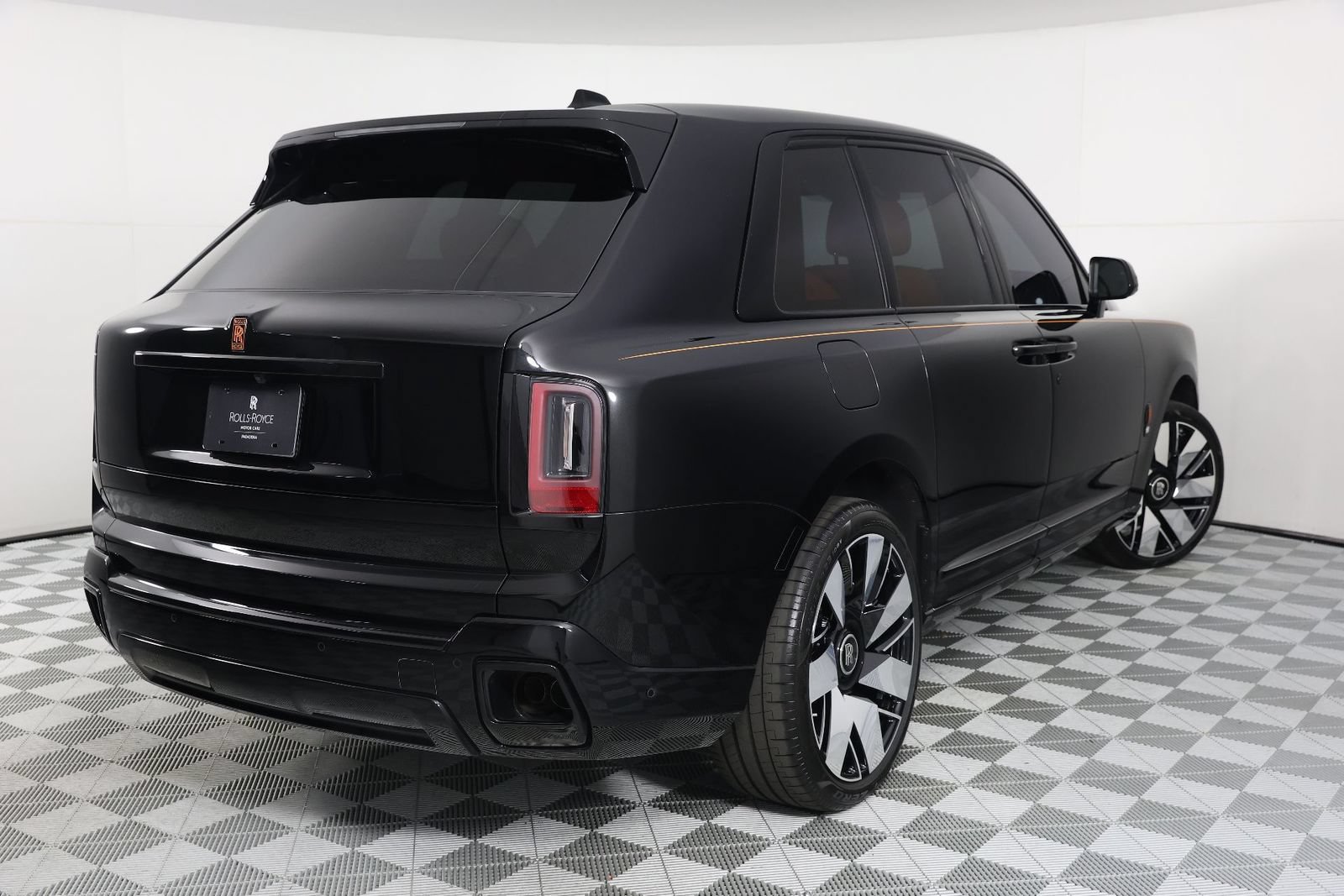 Certified 2025 Rolls-Royce Cullinan AWD/4WD image 7
