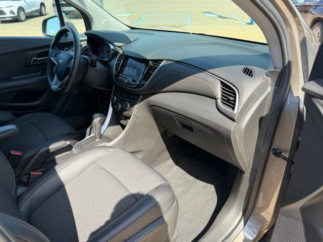 Used 2022 Chevrolet Trax LT w/ LT Convenience Package AWD/4WD image 23