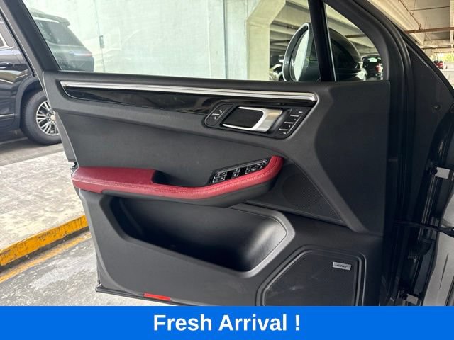 Used 2018 Porsche Macan Turbo AWD/4WD image 12
