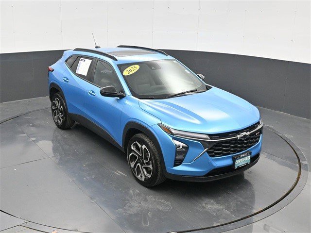 Certified 2025 Chevrolet Trax RS w/ Sunroof Package image 1