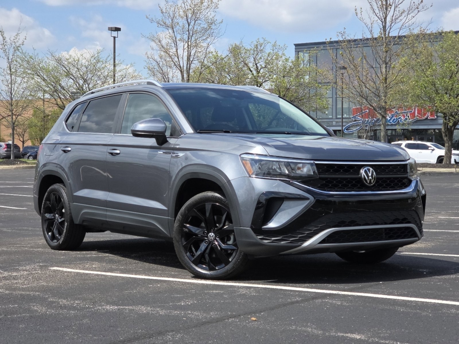 Used 2023 Volkswagen Taos SE w/ Black Wheel Package FWD image 2