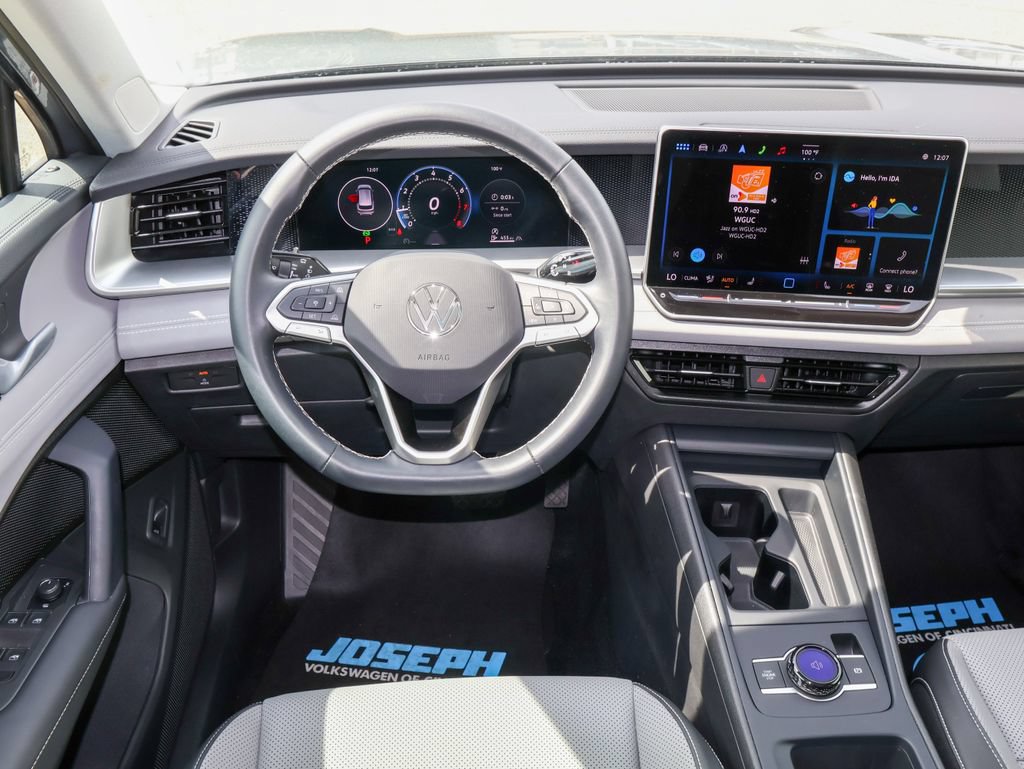 Certified 2025 Volkswagen Tiguan SE w/ Panoramic Sunroof Package AWD/4WD image 18