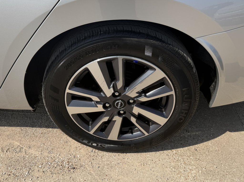 Used 2025 Nissan Versa SV FWD image 29