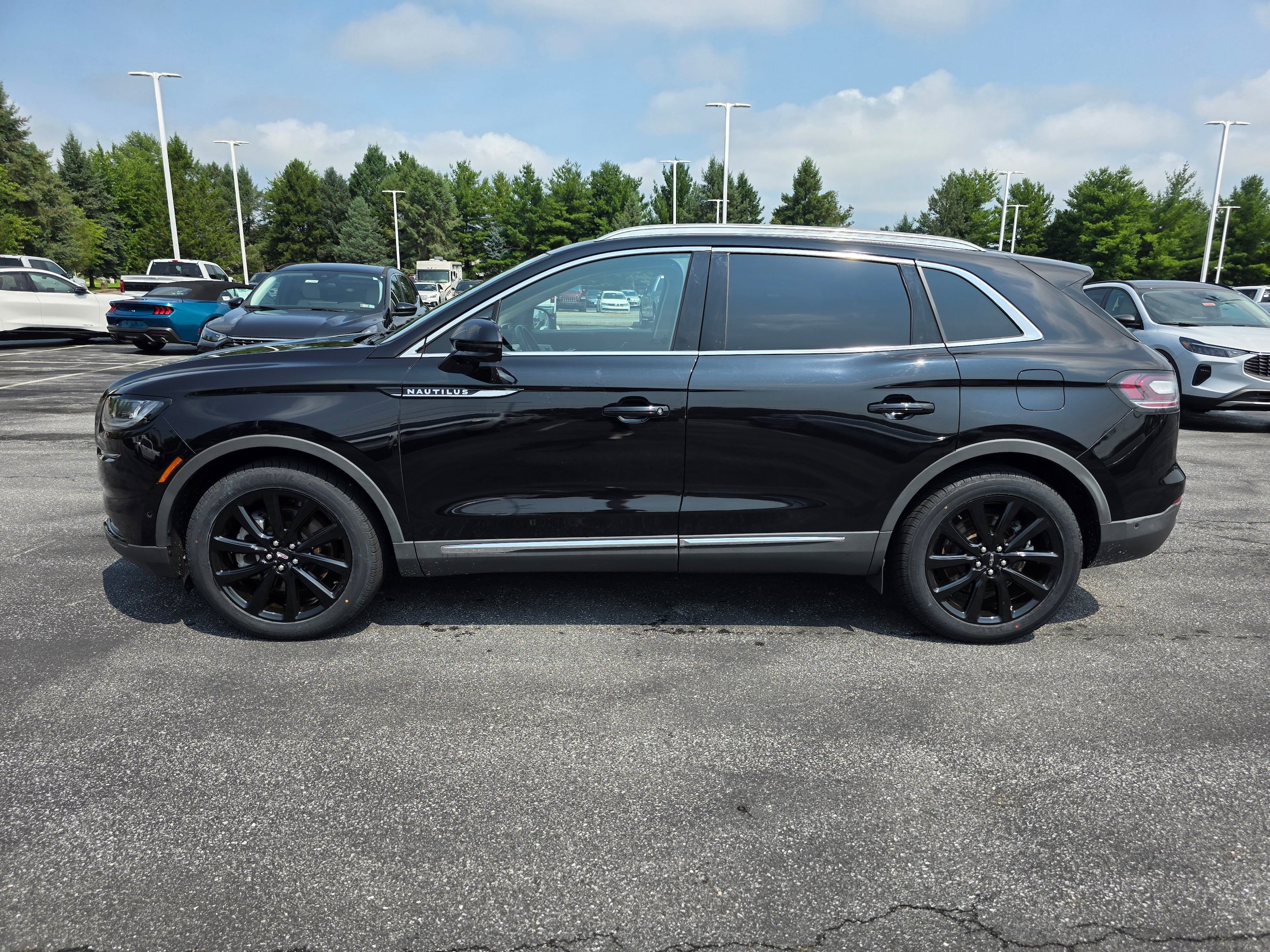 Used 2022 Lincoln Nautilus Reserve w/ Equipment Group 202A AWD/4WD video 2