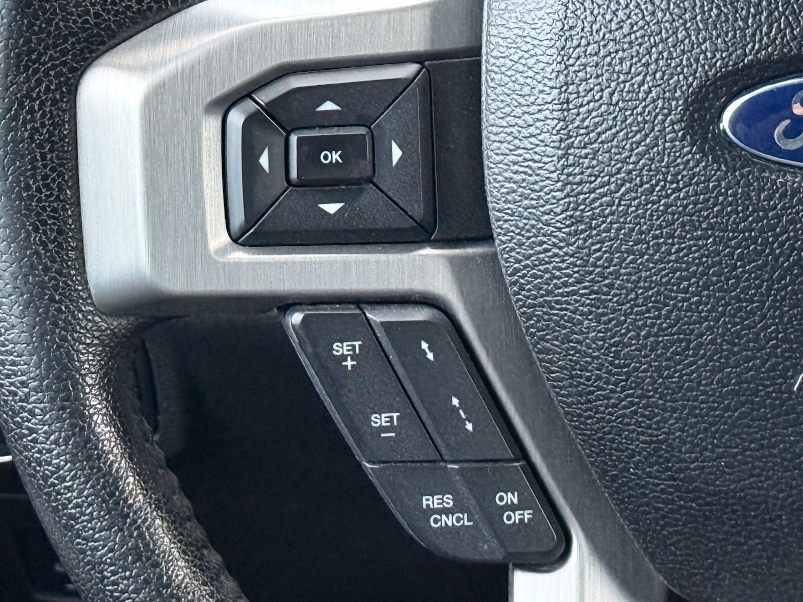 Used 2015 Ford F150 Platinum w/ Equipment Group 701A Luxury AWD/4WD image 33