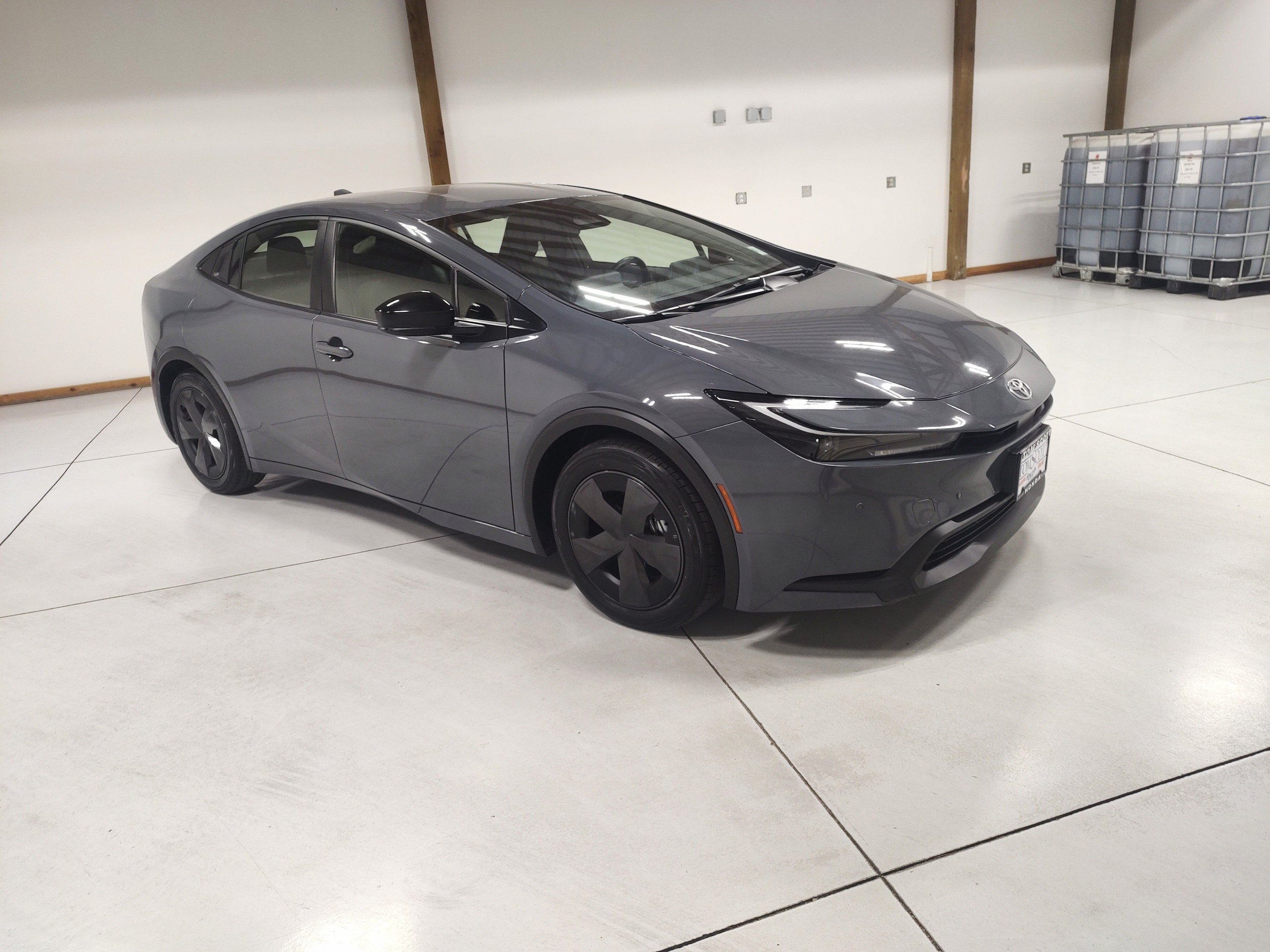 Used 2025 Toyota Prius LE FWD image 2