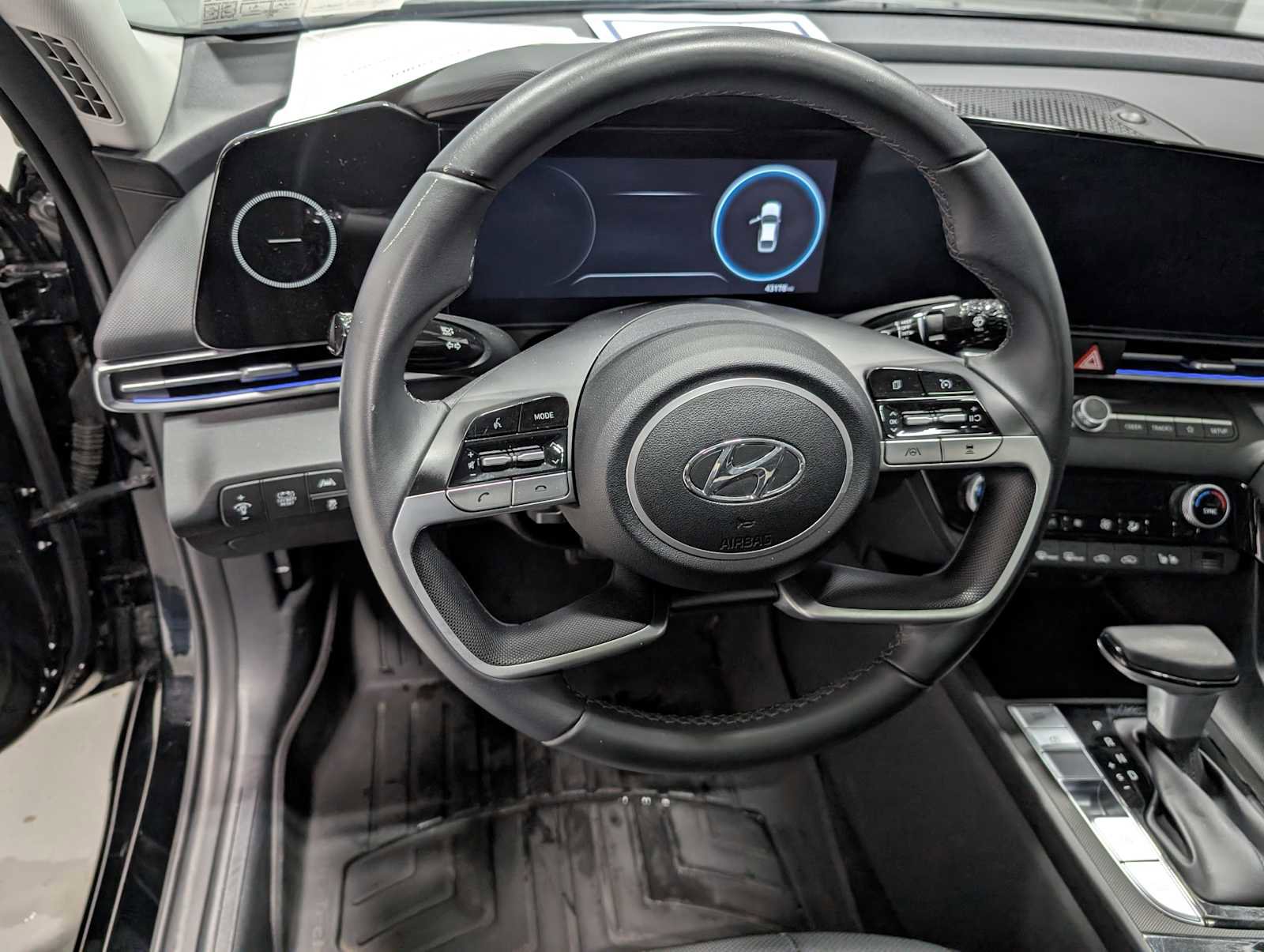 Used 2023 Hyundai Elantra Limited w/ Cargo Package image 35