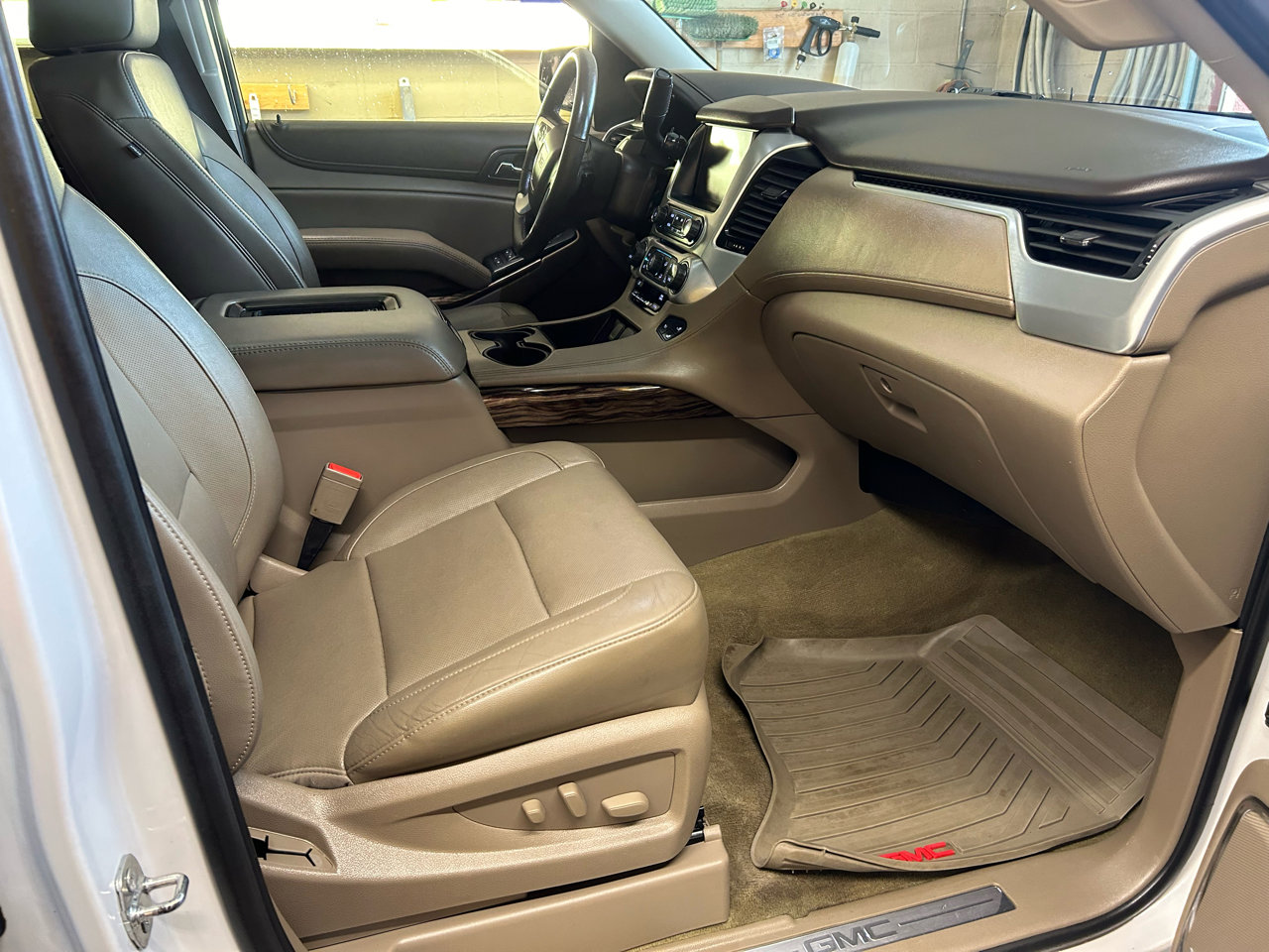 Used 2017 GMC Yukon SLT w/ Premium Edition image 20