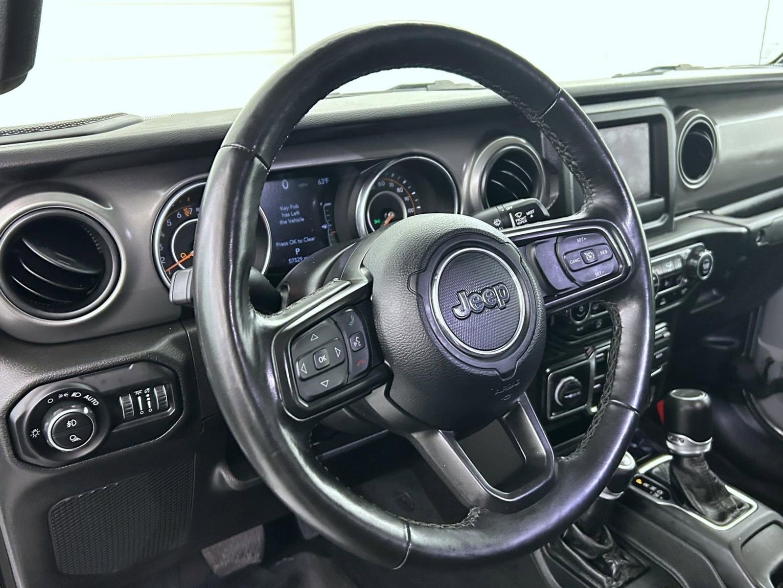 Used 2022 Jeep Gladiator Willys image 11