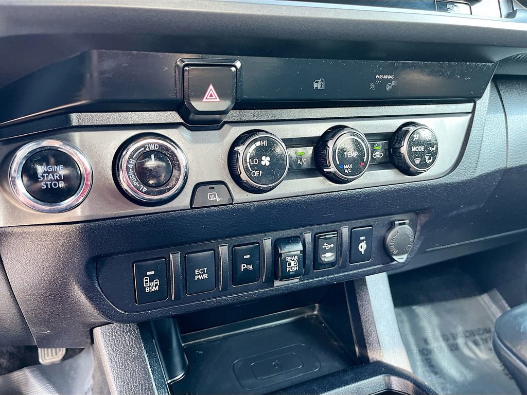 Used 2019 Toyota Tacoma TRD Off-Road w/ Technology Package image 16