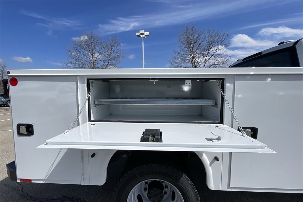 New 2024 Ford F550 4x4 Regular Cab Super Duty image 12