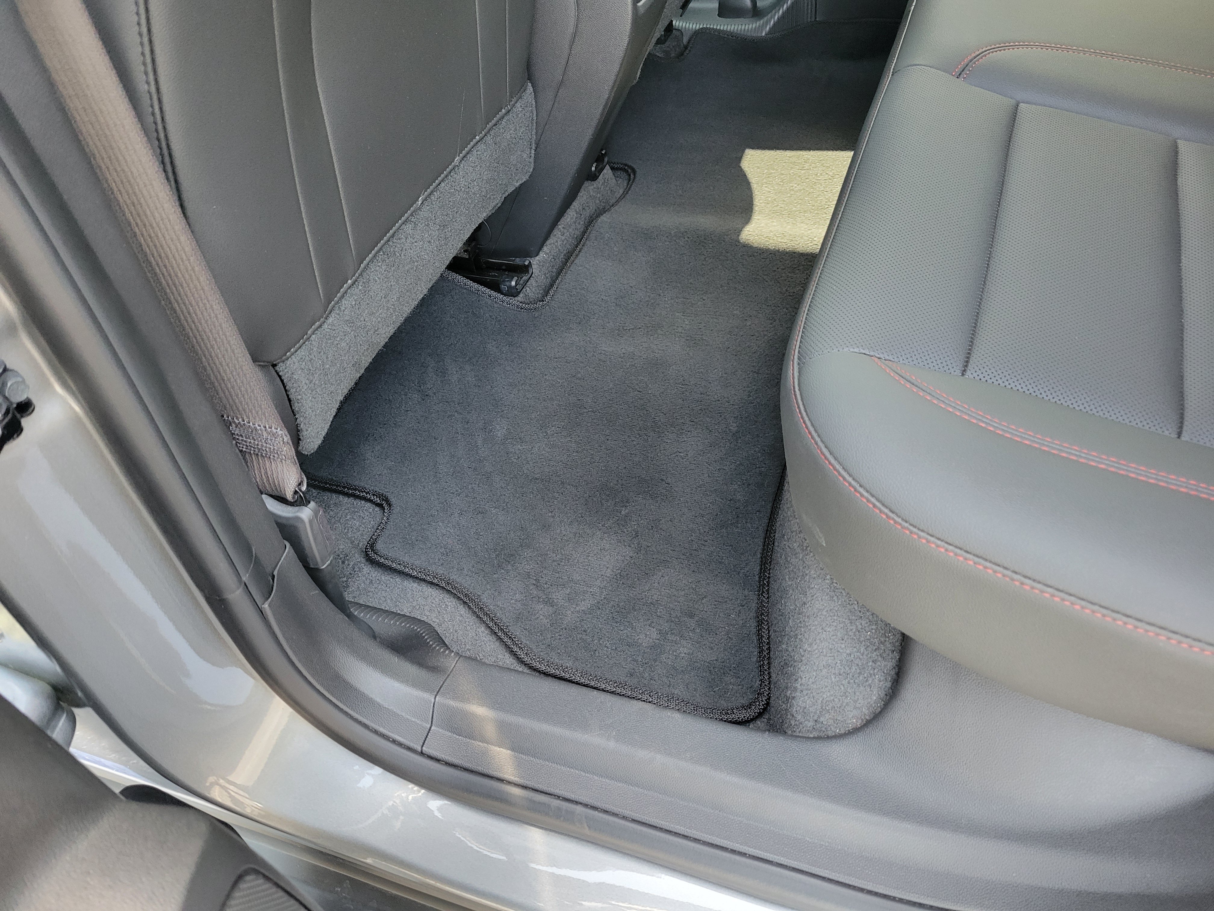 Used 2025 Chevrolet Trax RS w/ Sunroof Package FWD image 32