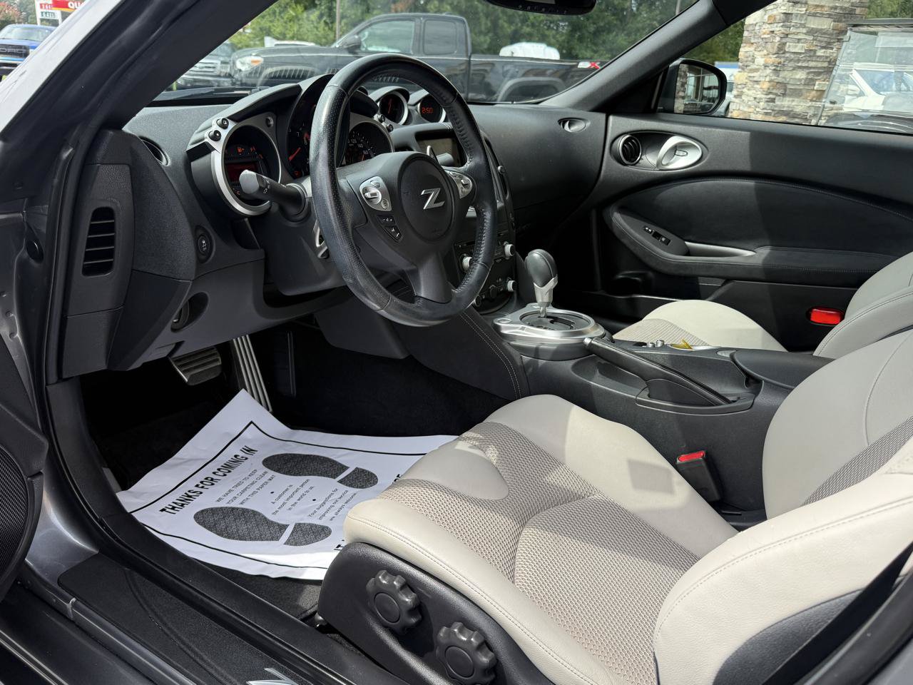 Used 2016 Nissan 370Z Touring Sport RWD image 8