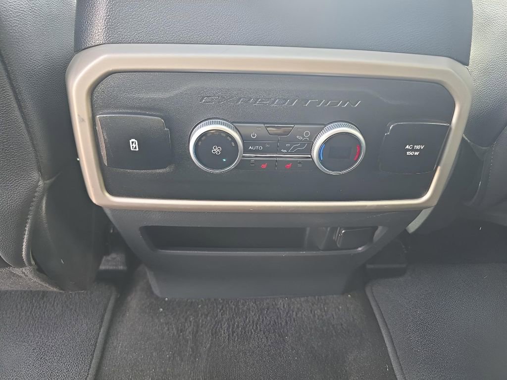 Used 2022 Ford Expedition Max Limited image 32