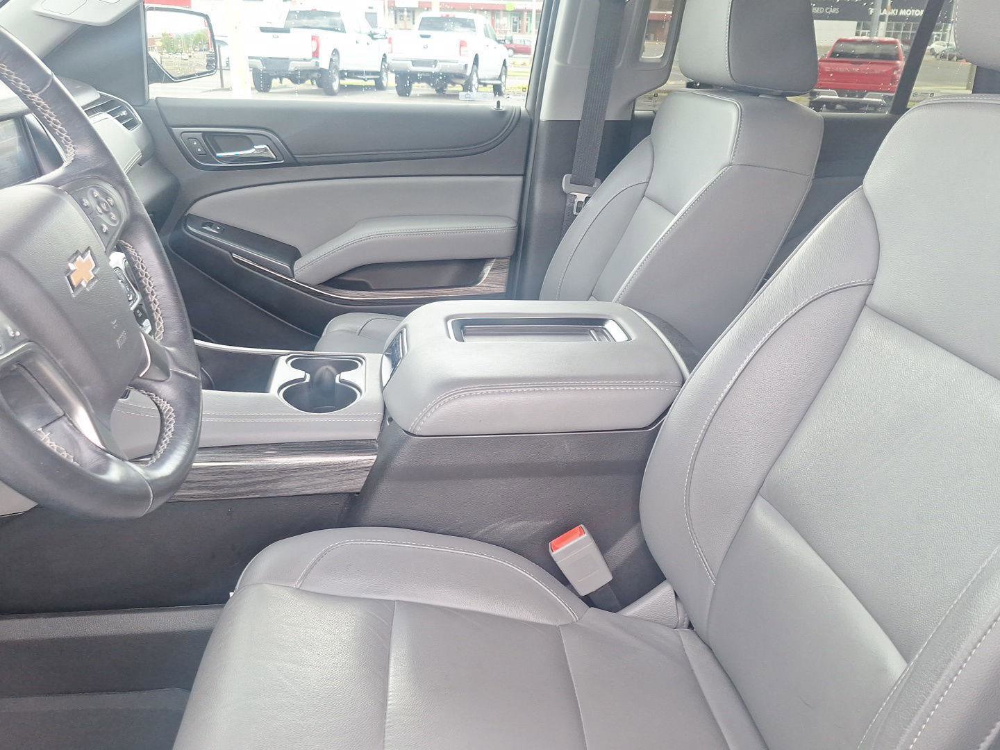 Used 2019 Chevrolet Tahoe LT w/ LT Signature Package AWD/4WD image 13