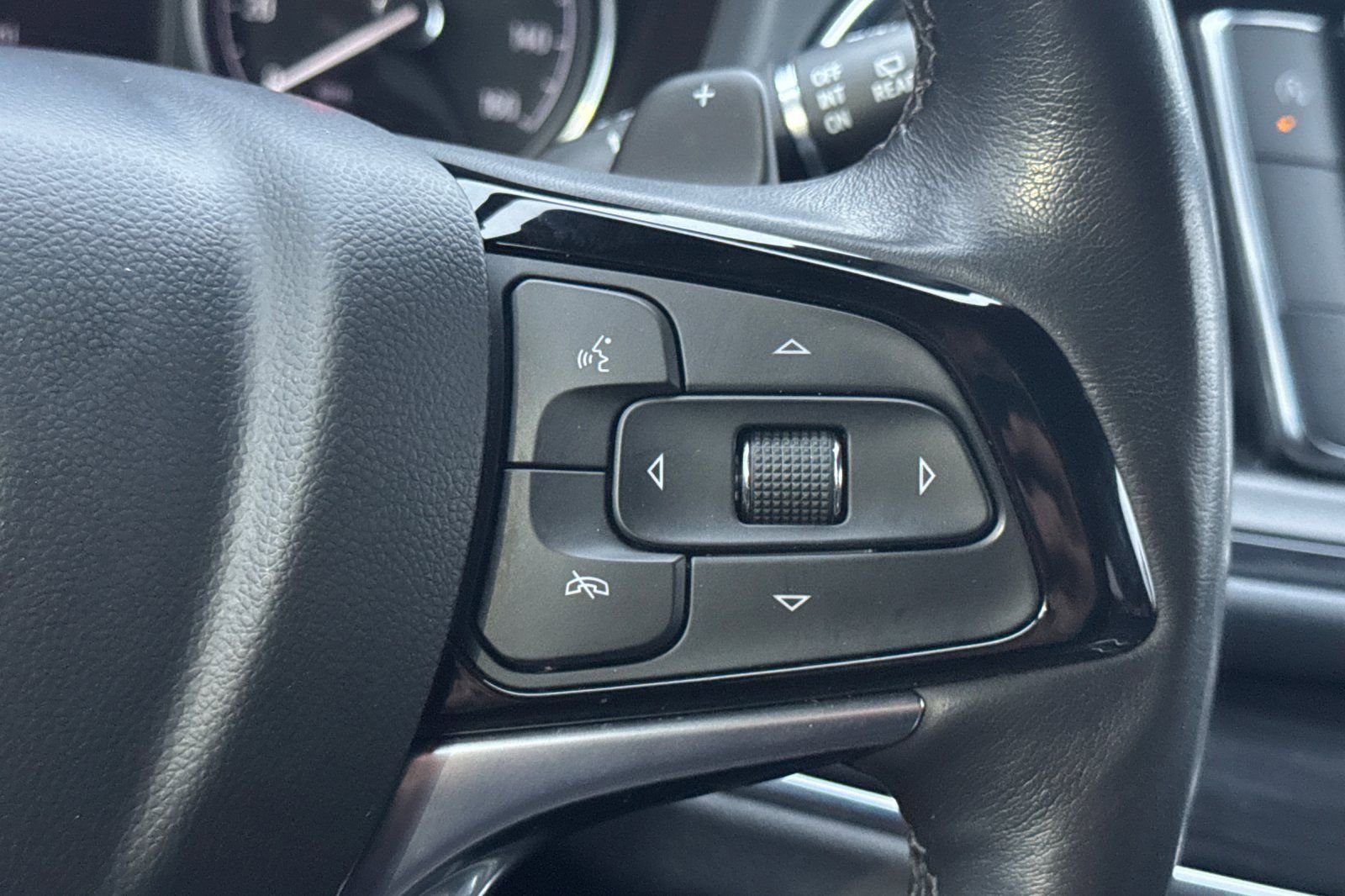 Certified 2023 Buick Enclave Essence image 28