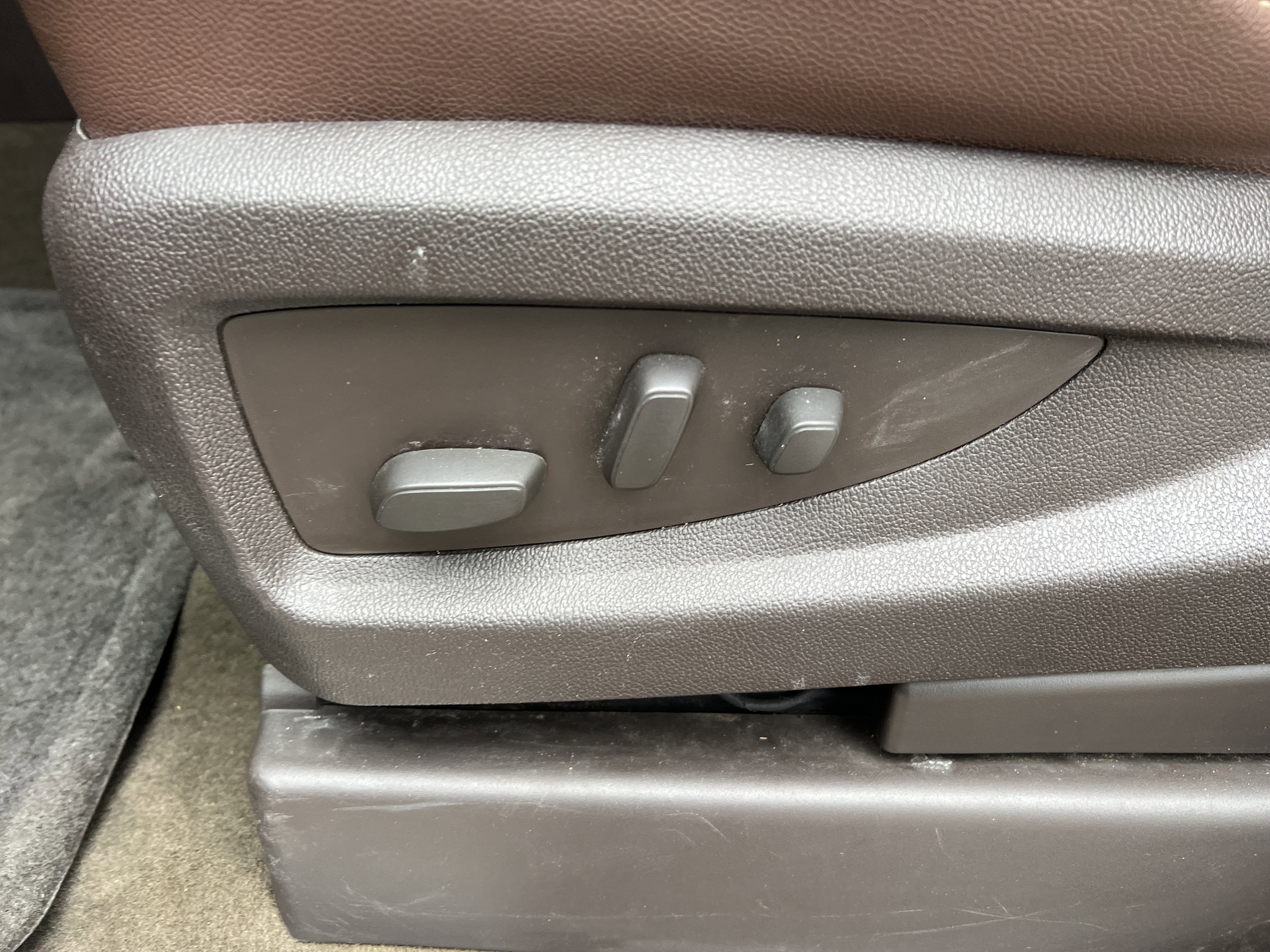 Used 2015 Chevrolet Silverado 1500 High Country w/ High Country Premium Package image 16