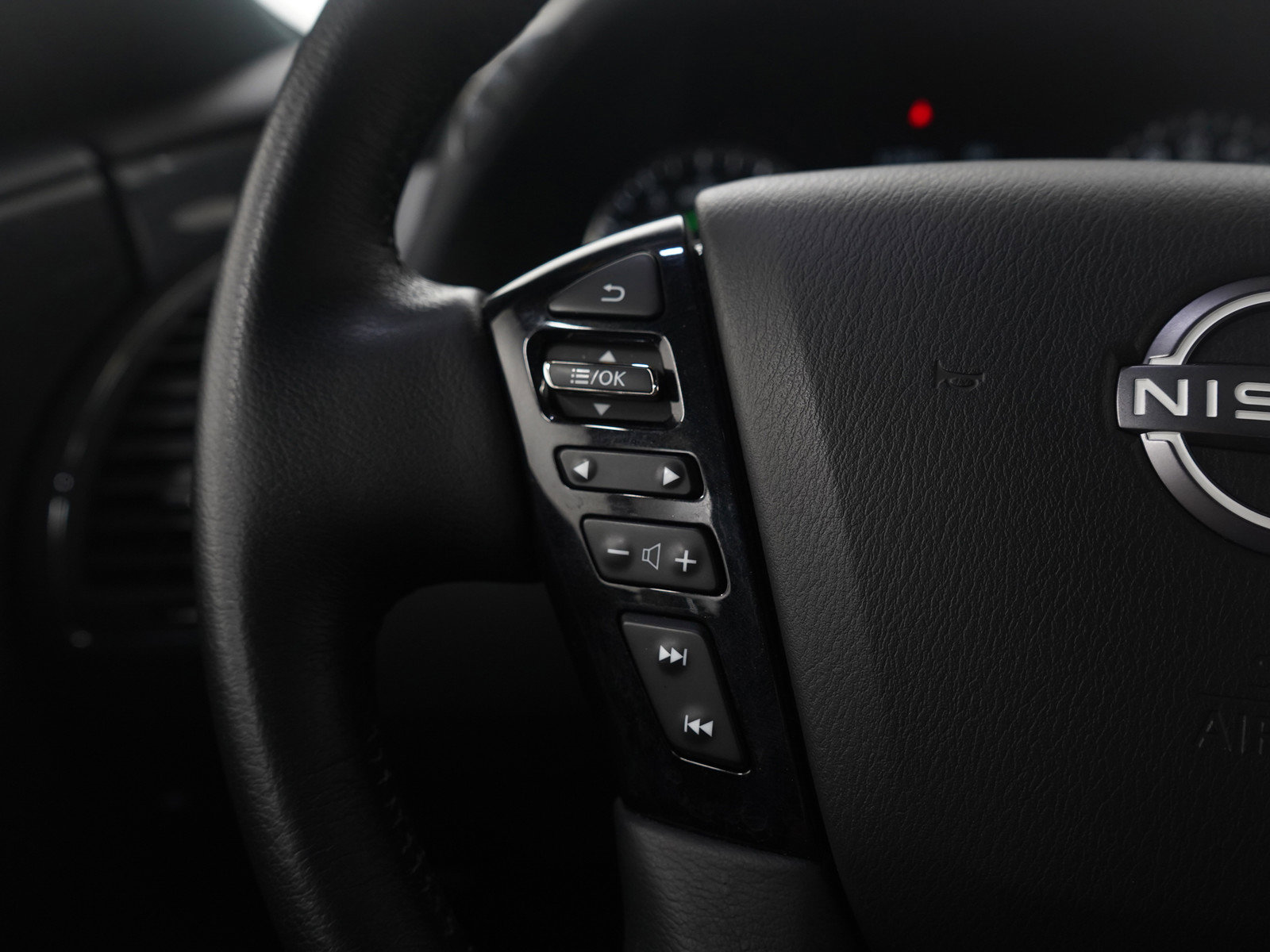 Used 2023 Nissan Armada SL image 30