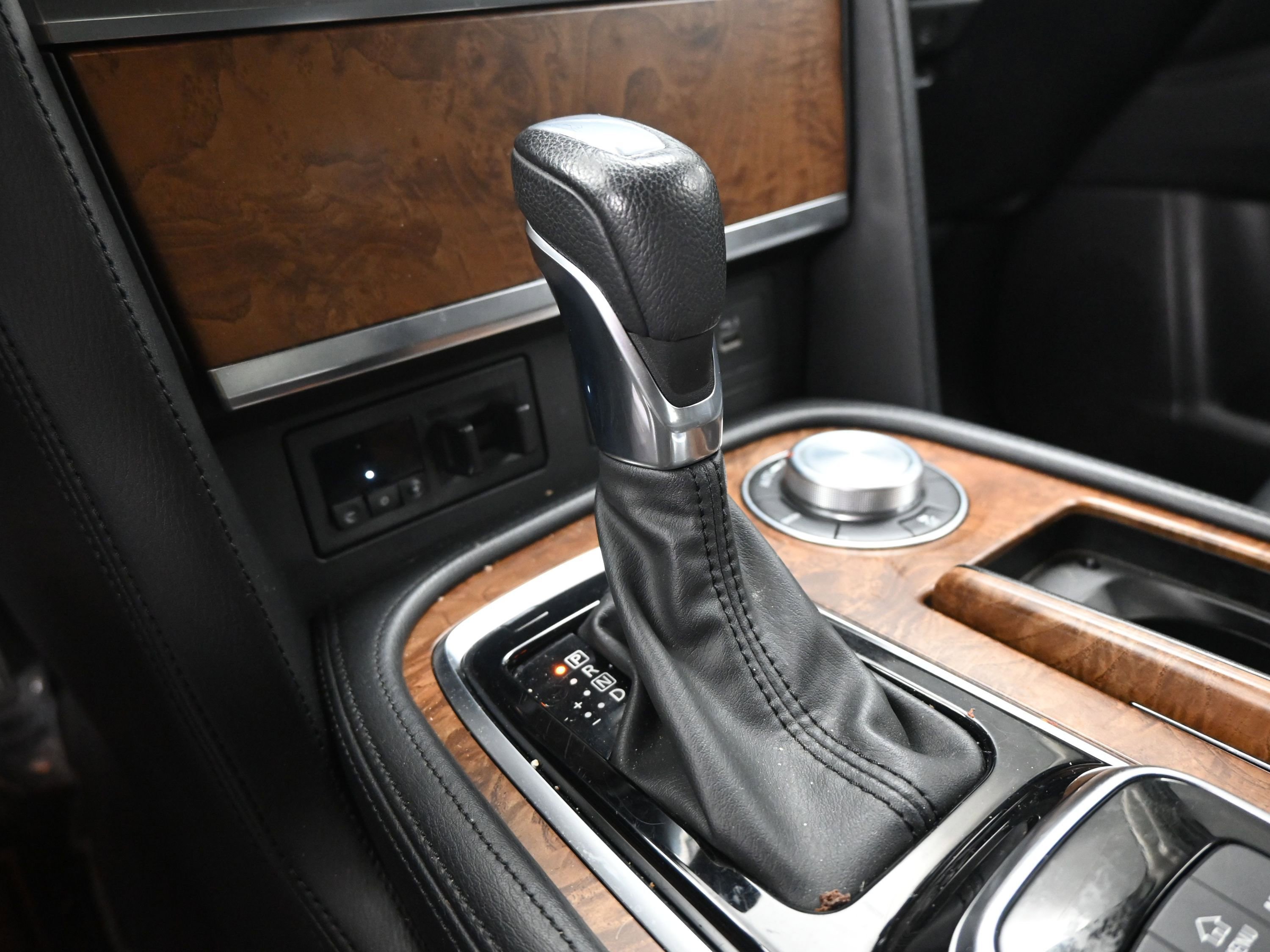 Used 2021 Nissan Armada SL w/ Captain's Chairs Package image 15