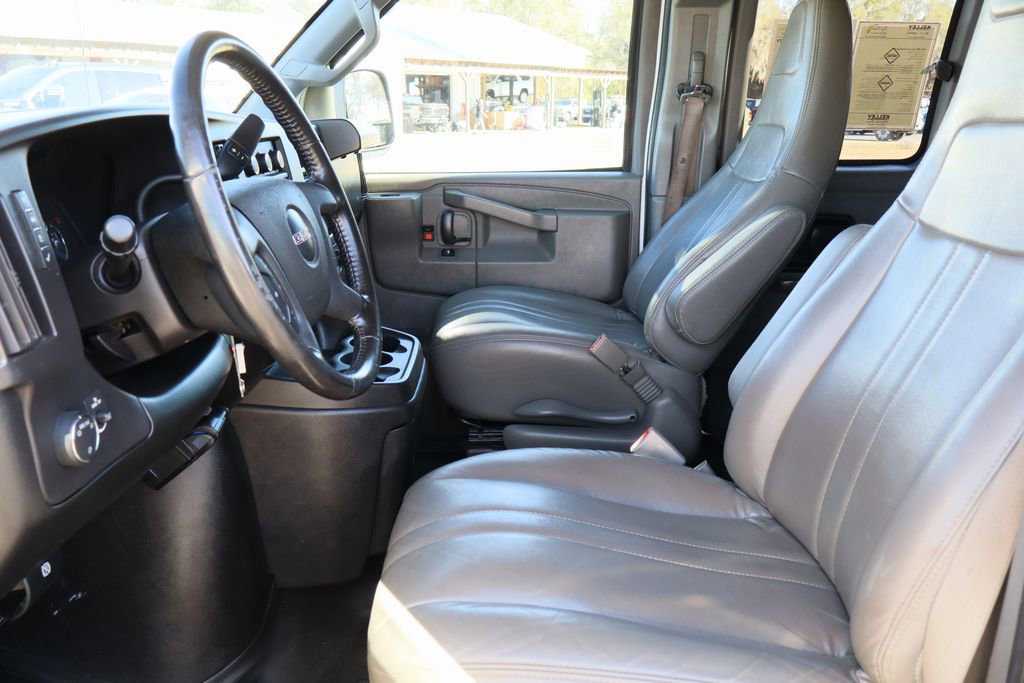 Used 2022 GMC Savana 3500 LS w/ Chrome Appearance Package image 19