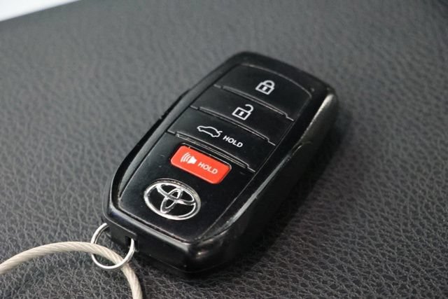Used 2025 Toyota Camry SE FWD image 34