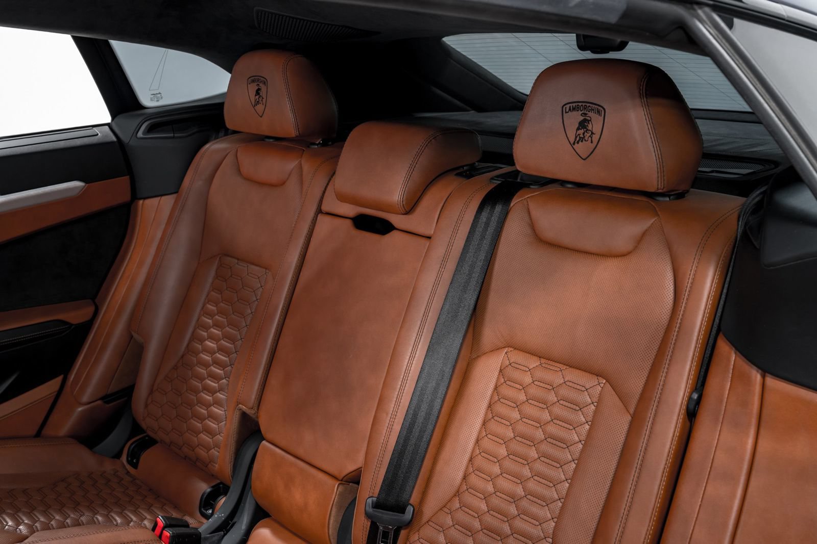 Used 2021 Lamborghini Urus AWD/4WD image 32