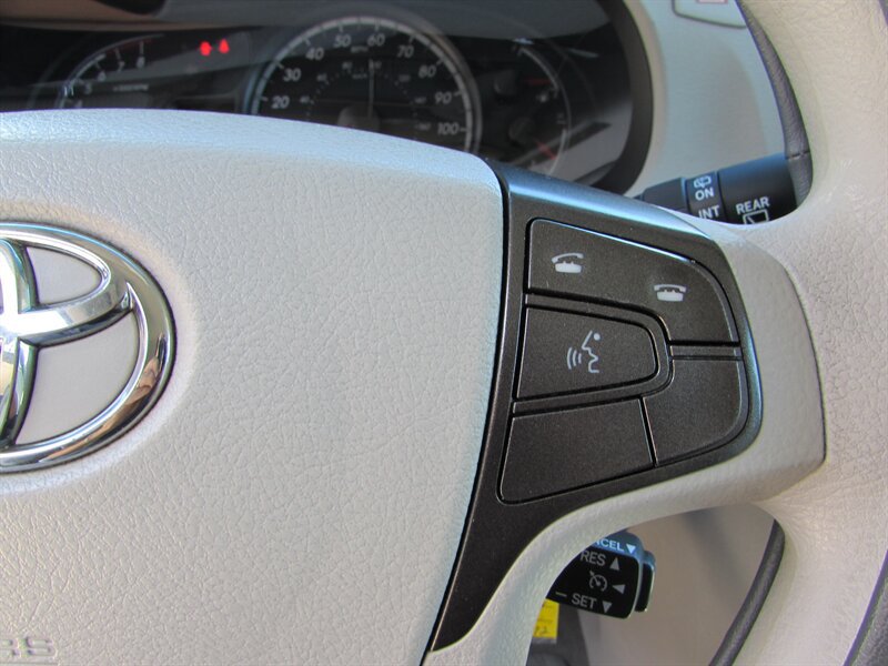 Used 2012 Toyota Sienna LE FWD image 14