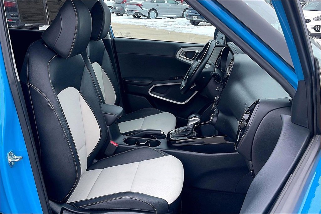 Certified 2024 Kia Soul GT-Line image 7