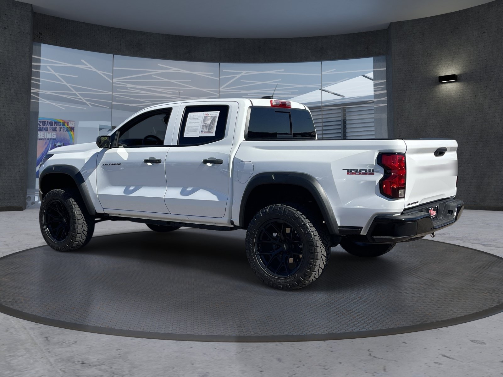 Used 2024 Chevrolet Colorado Trail Boss AWD/4WD image 4