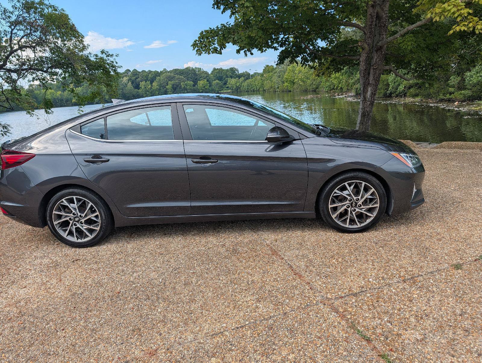 Used 2020 Hyundai Elantra Limited w/ Ultimate Package 03 FWD image 3