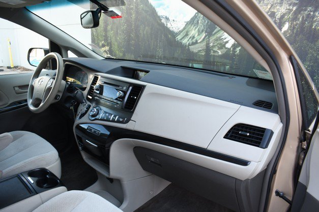 Used 2014 Toyota Sienna LE FWD image 24