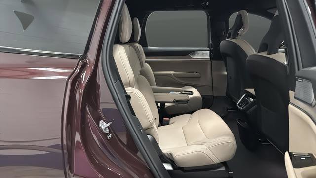 Used 2025 Volvo EX90 Ultra AWD/4WD image 24