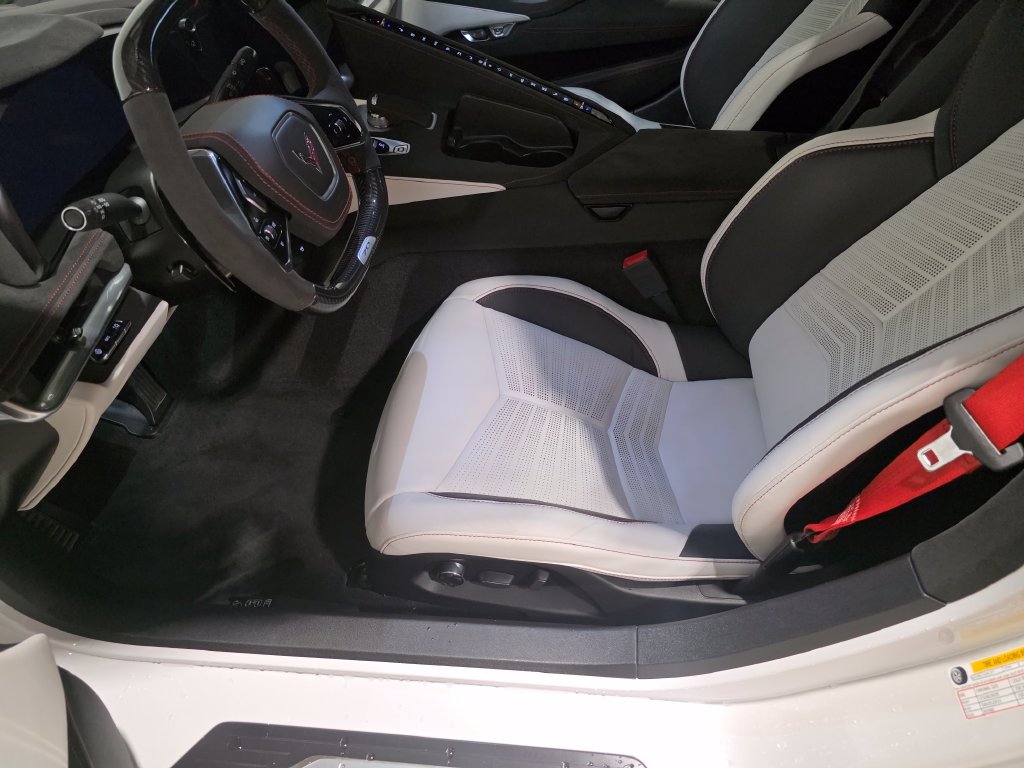 Used 2023 Chevrolet Corvette Z06 RWD image 9