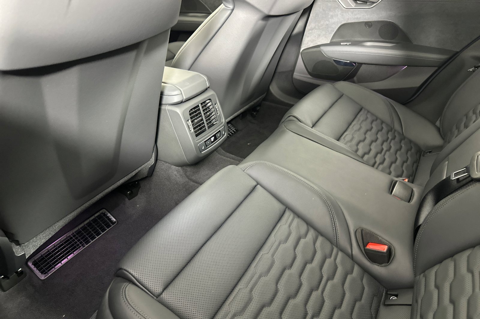 New 2026 Audi S e-tron GT Prestige image 11