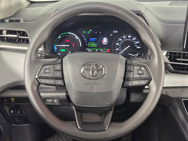 Used 2025 Toyota Sienna LE image 40