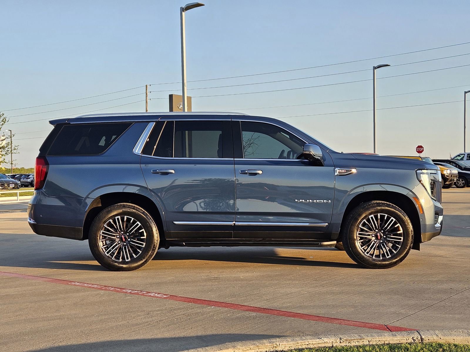 Used 2025 GMC Yukon Elevation AWD/4WD image 7