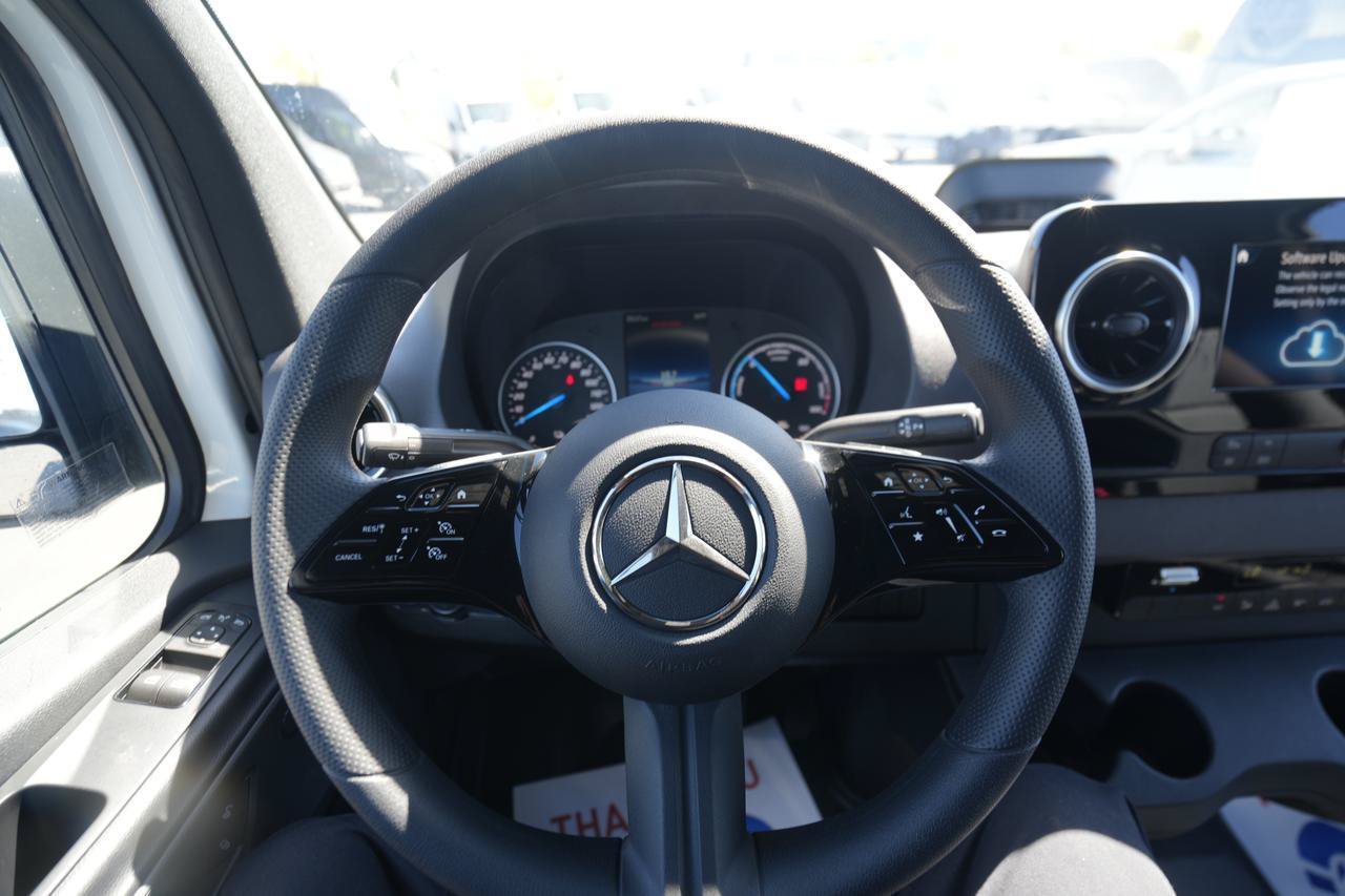 New 2025 Mercedes-Benz eSprinter 170 Cargo image 15
