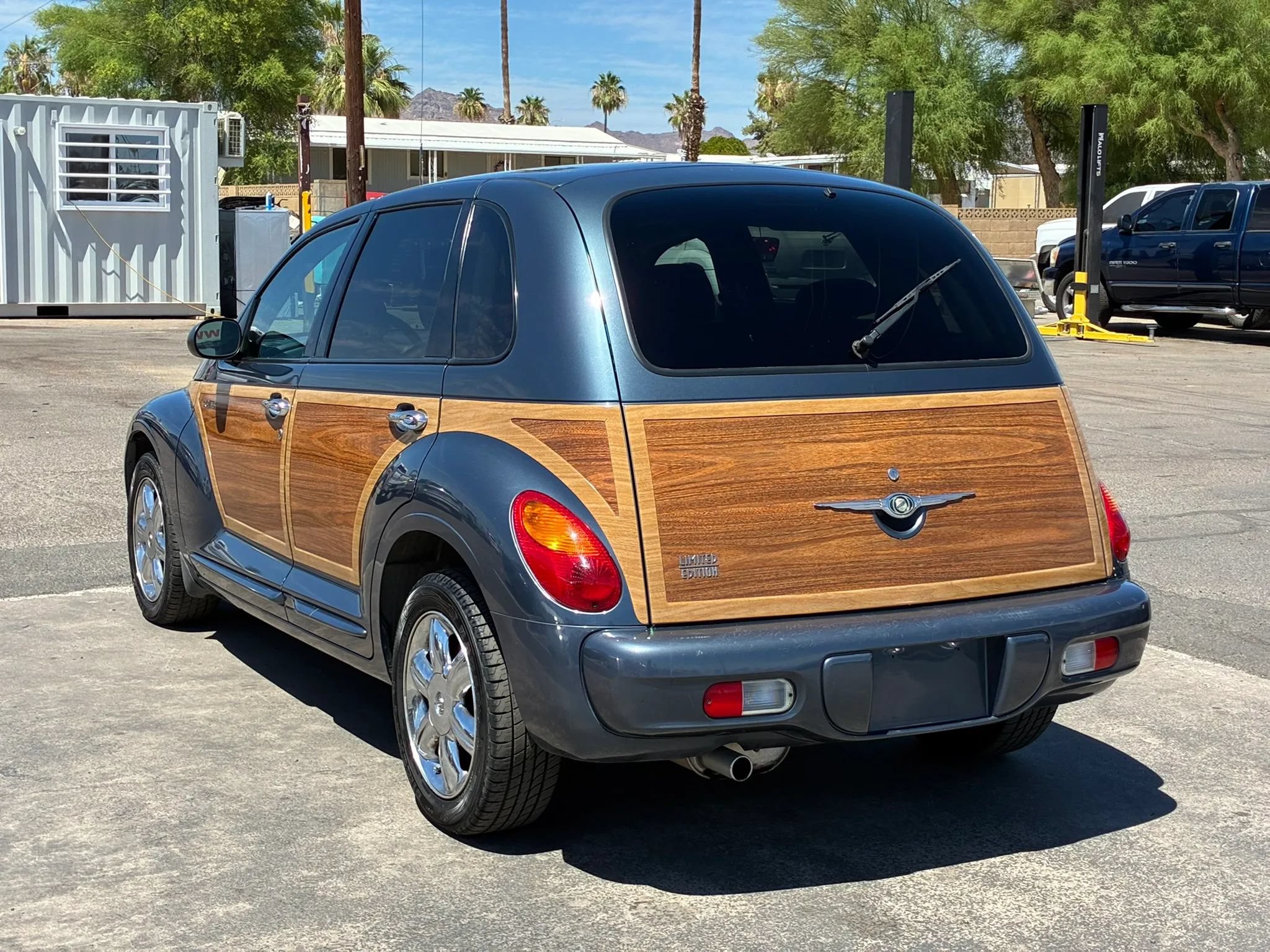 Used 2003 Chrysler PT Cruiser Limited FWD image 4