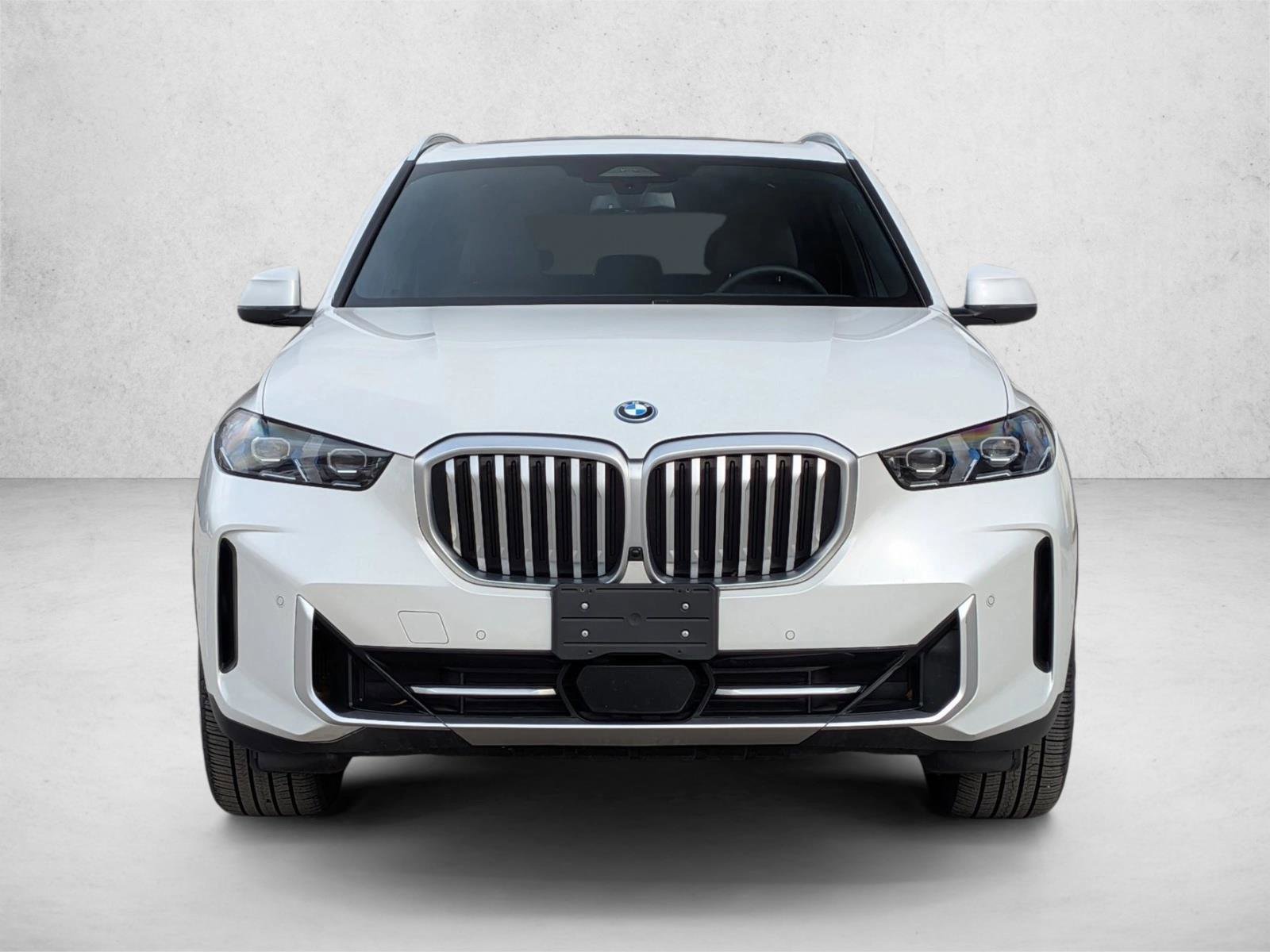 Used 2025 BMW X5 xDrive50e AWD/4WD image 2