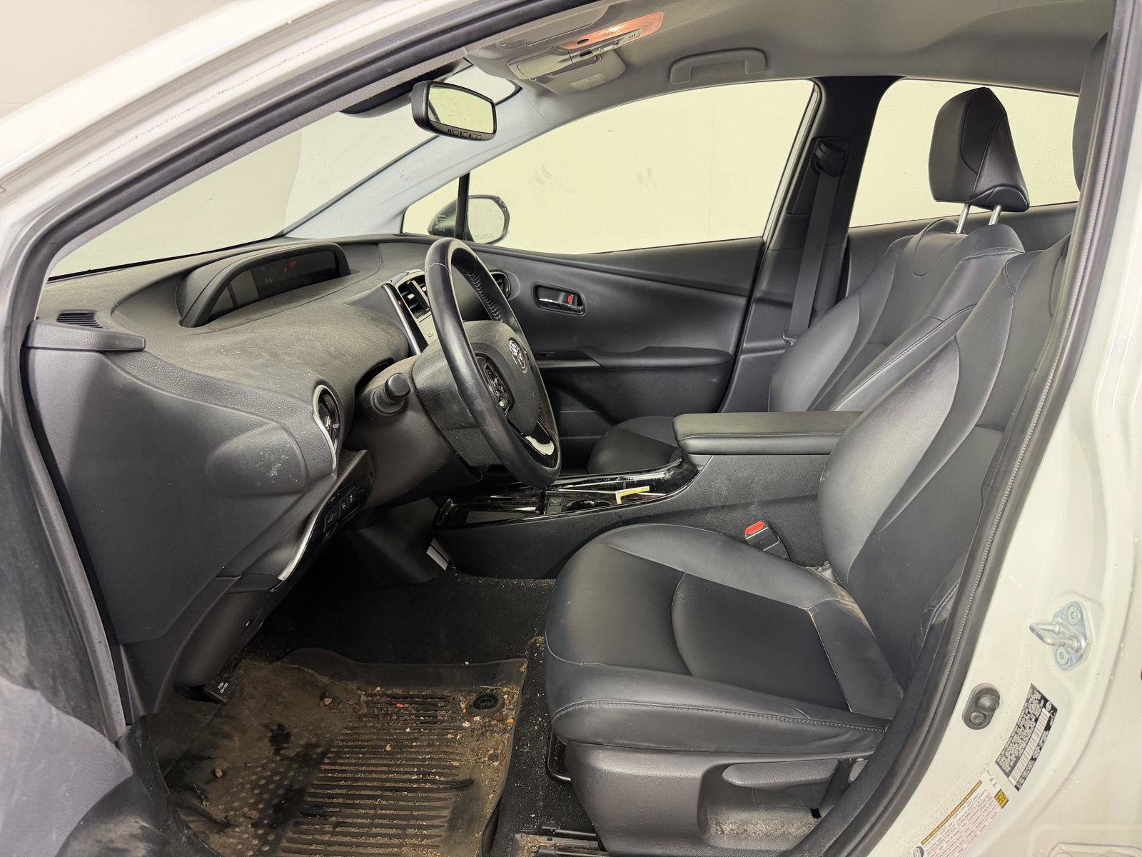 Used 2022 Toyota Prius AWD image 2