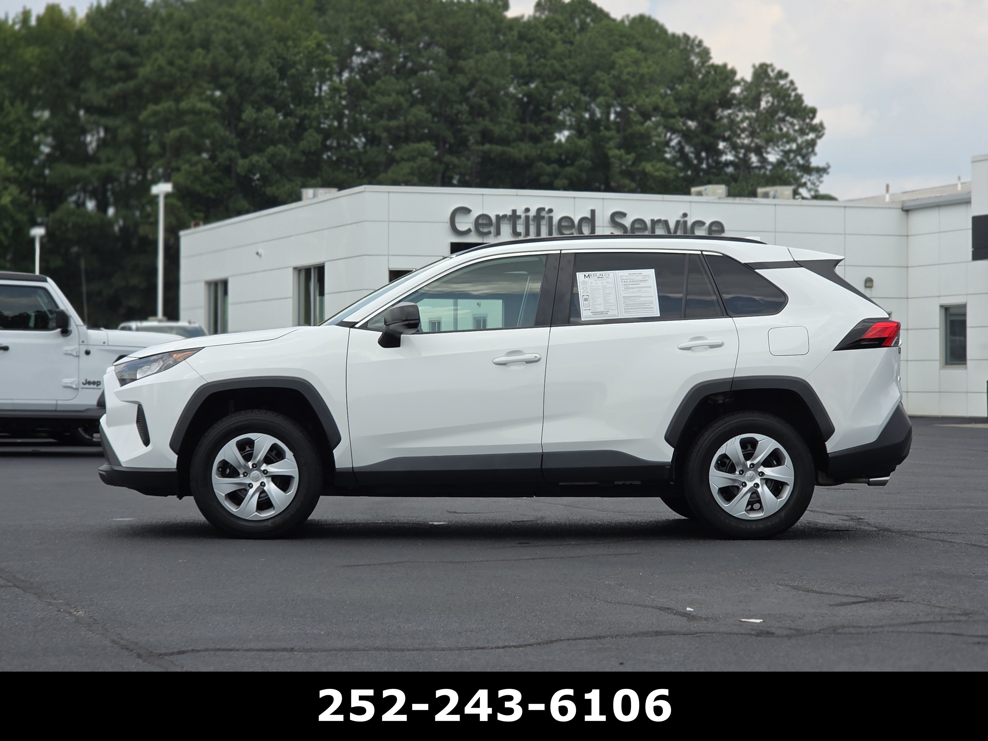 Used 2021 Toyota RAV4 LE FWD image 4