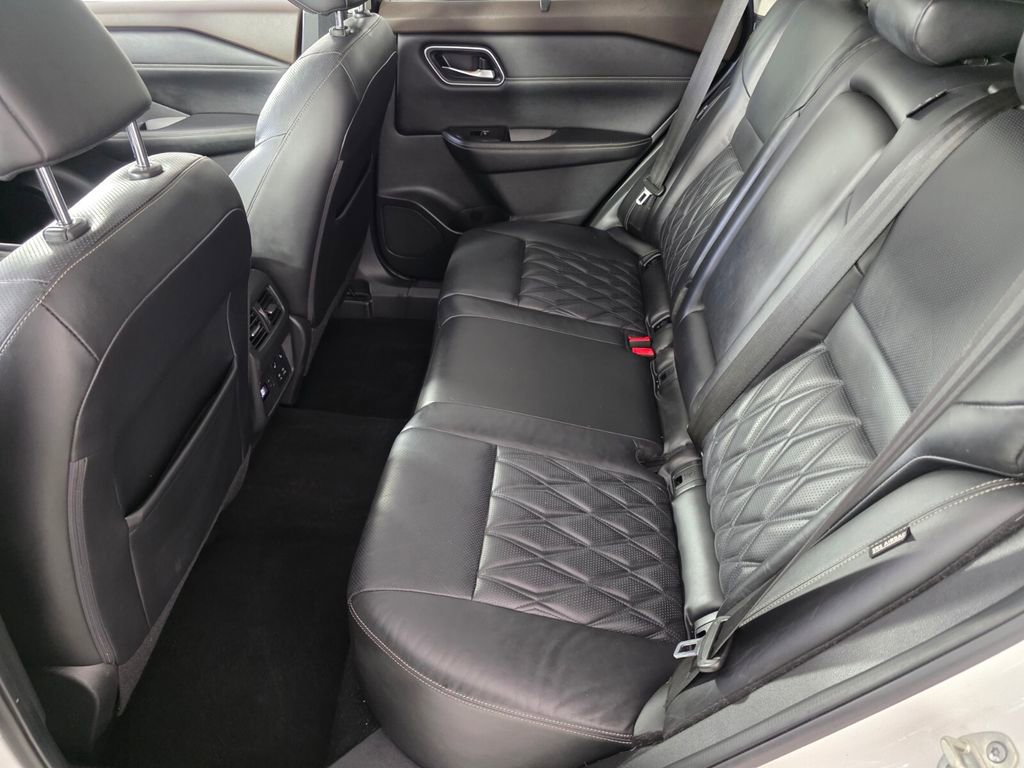 Used 2021 Nissan Rogue Platinum image 14