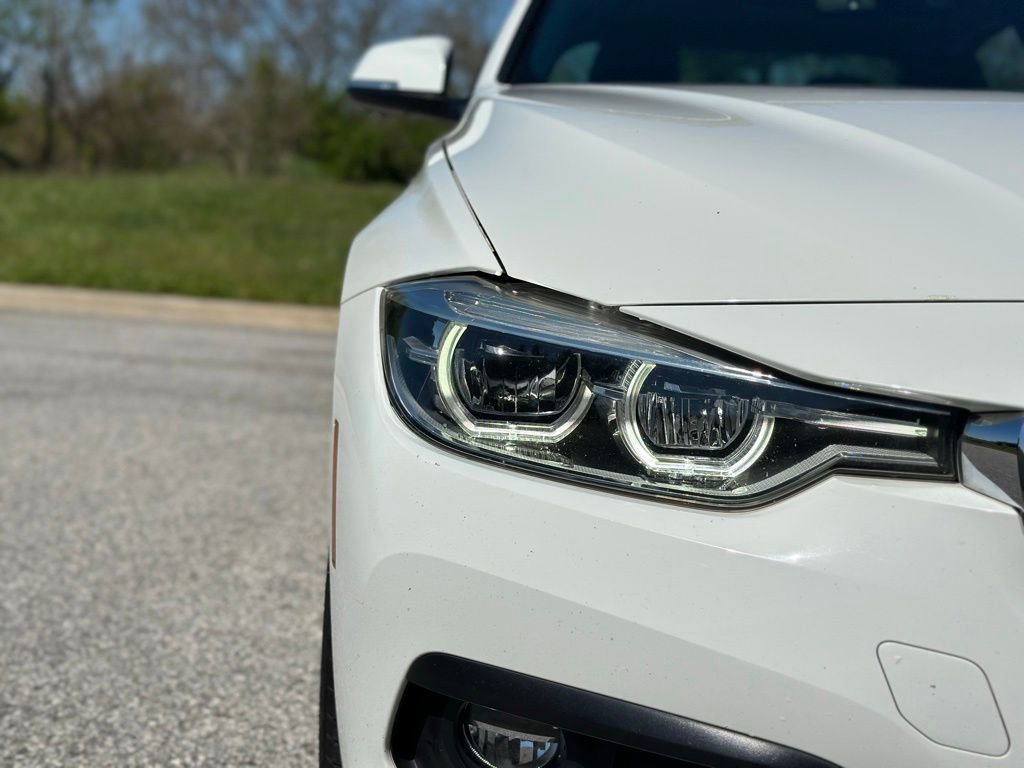Used 2018 BMW 320i xDrive Sedan w/ Convenience Package AWD/4WD image 10