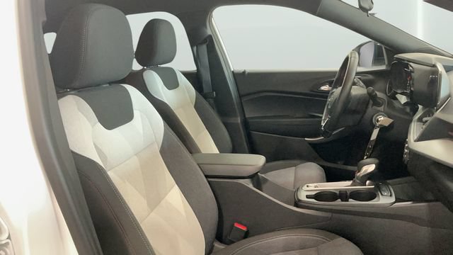Used 2024 Chevrolet Trax RS w/ Driver Confidence Package FWD image 12
