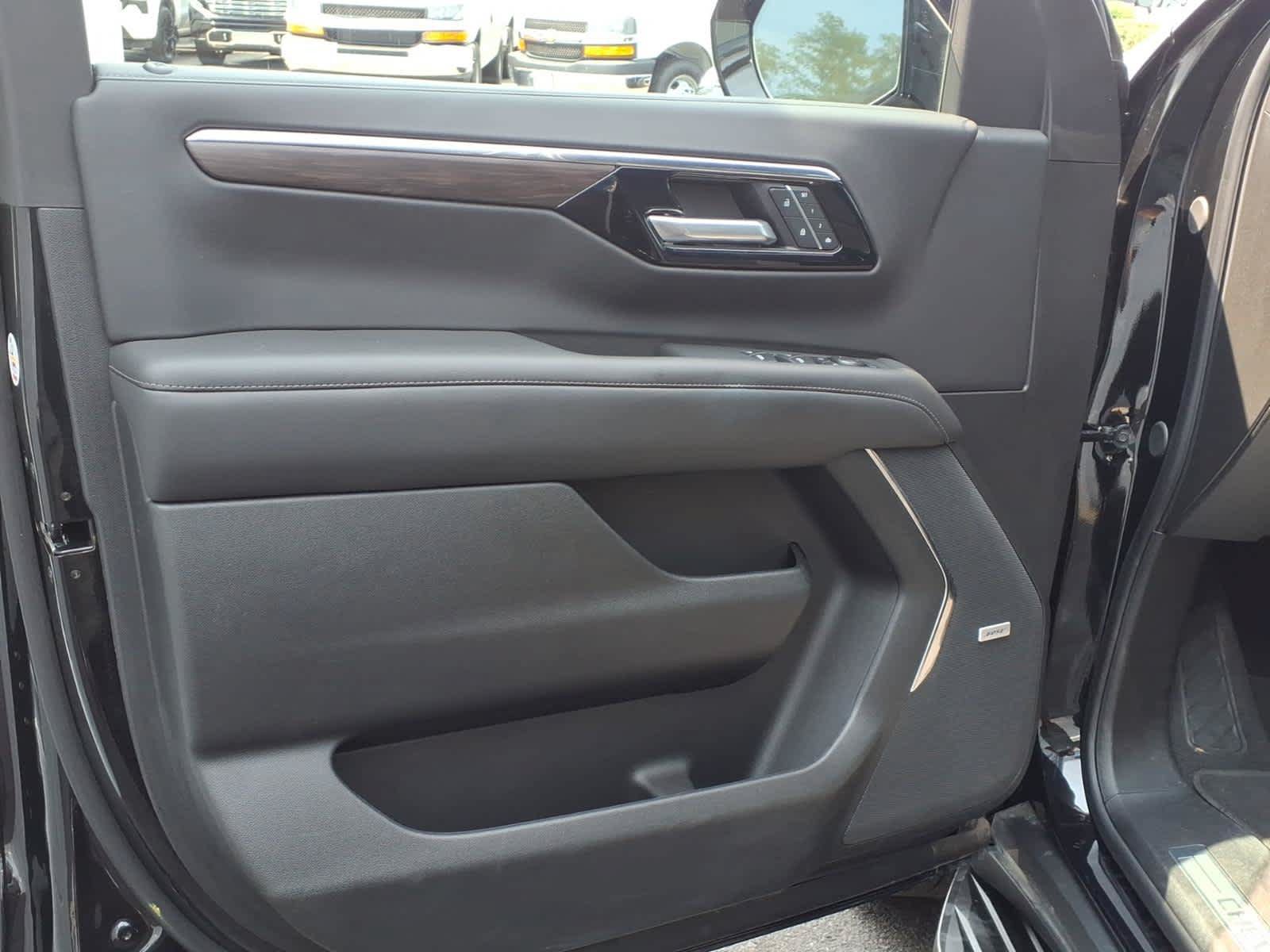 Used 2026 Chevrolet Suburban LT w/ Comfort Package AWD/4WD image 10