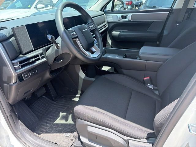 Used 2026 Hyundai Santa Fe SE FWD image 4