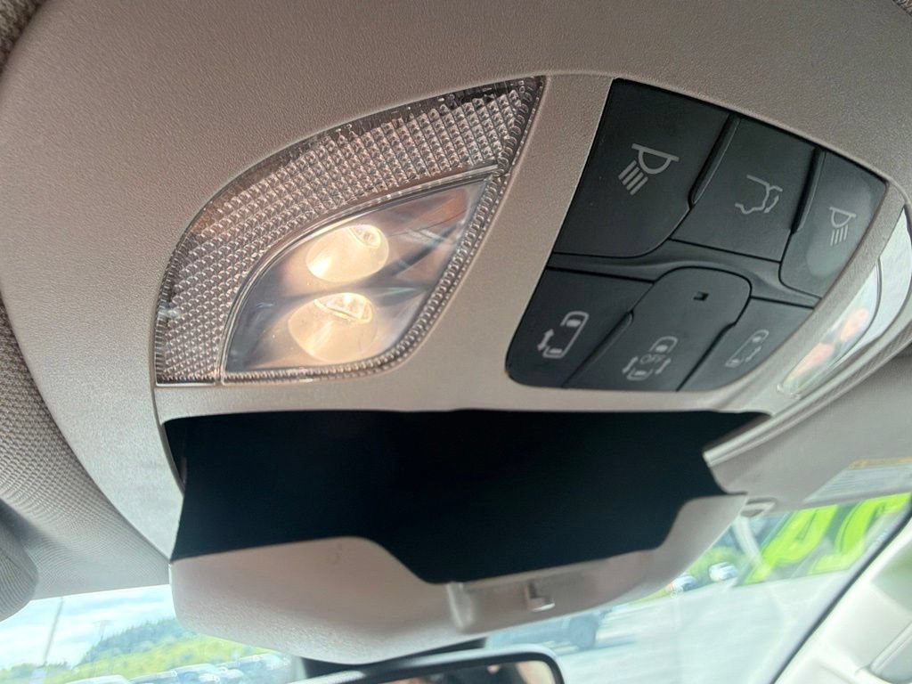 Used 2024 Chrysler Pacifica Touring-L FWD image 43